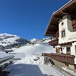 Schoene Aussicht 아파트
