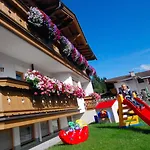 Schoene Aussicht 아파트 턱스