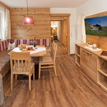 Schoene Aussicht Appartement Tux