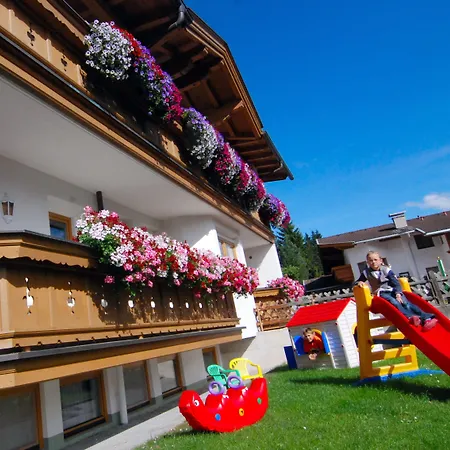 Schoene Aussicht Appartement Tux